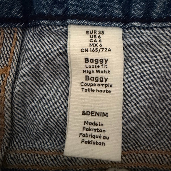 Blue Jeans - Picture 3 of 3